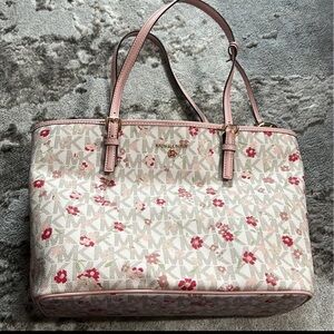 Michael kors jet set tote